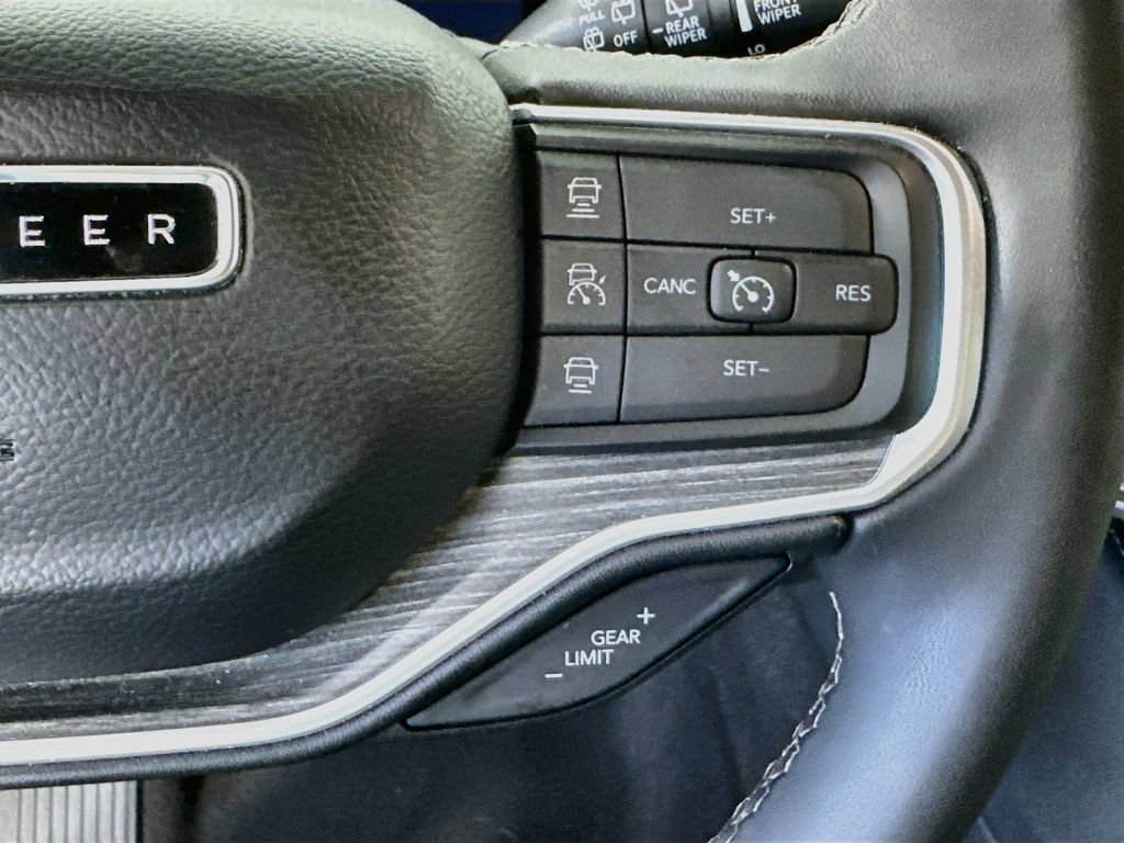 Used 2024 Jeep Wagoneer L Series II w/ Flexible Seating Group RWD image 26
