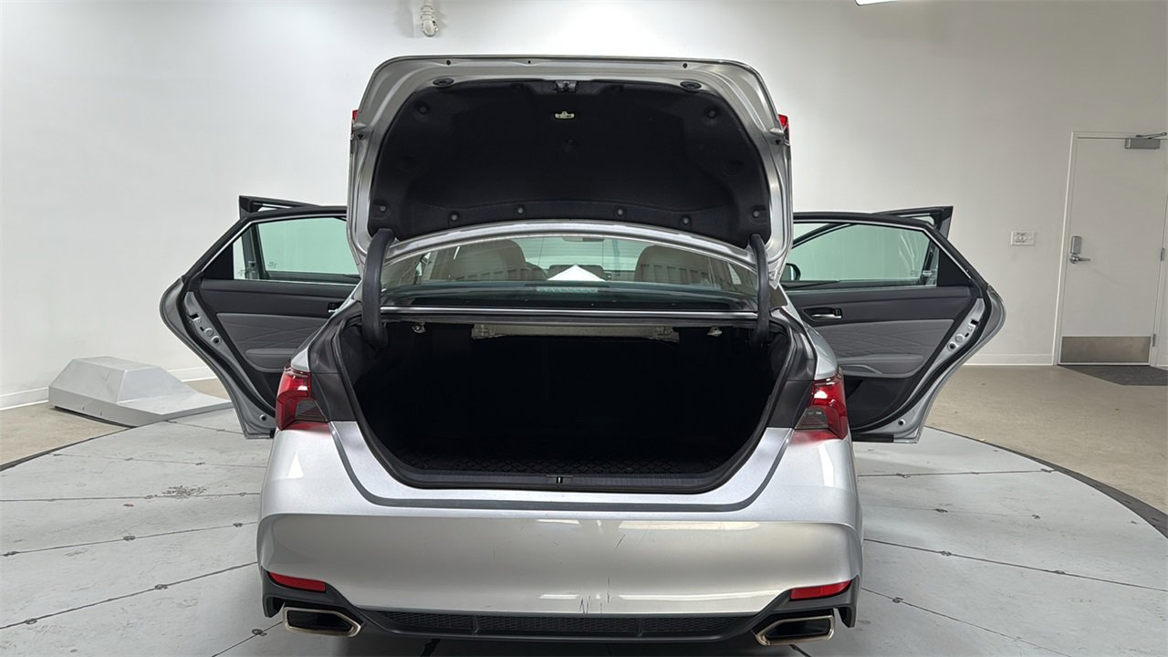 Used 2020 Toyota Avalon Limited image 16