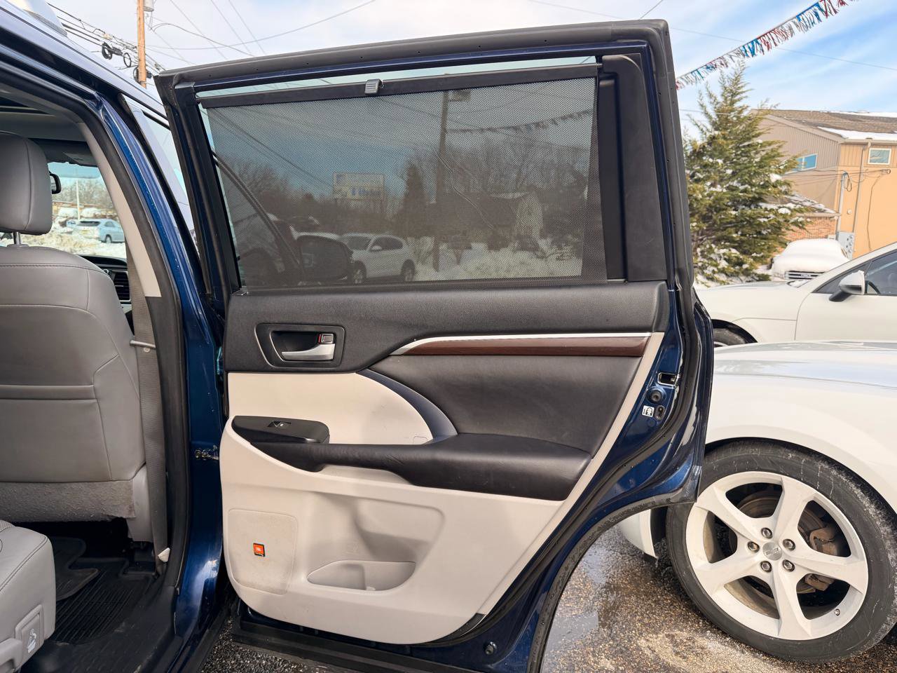 Used 2016 Toyota Highlander Limited Platinum image 30