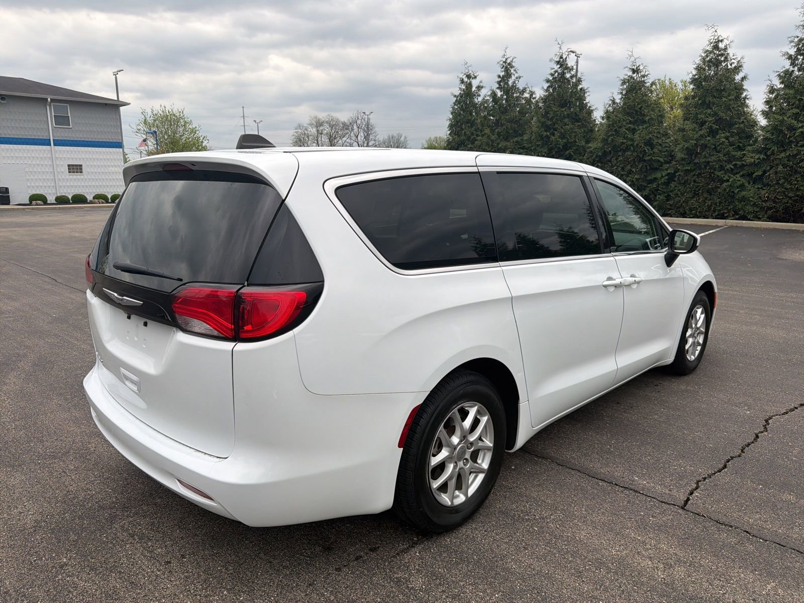 Used 2023 Chrysler Voyager LX FWD image 5