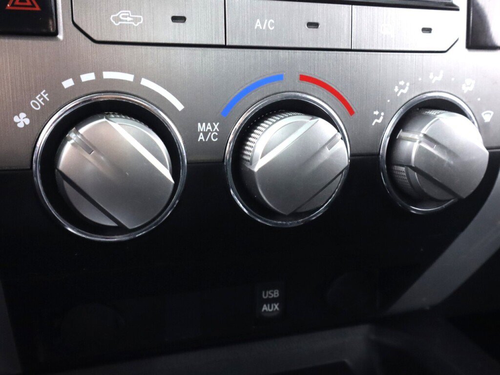 Used 2015 Toyota Tundra SR5 w/ SR5 Upgrade Package AWD/4WD image 24