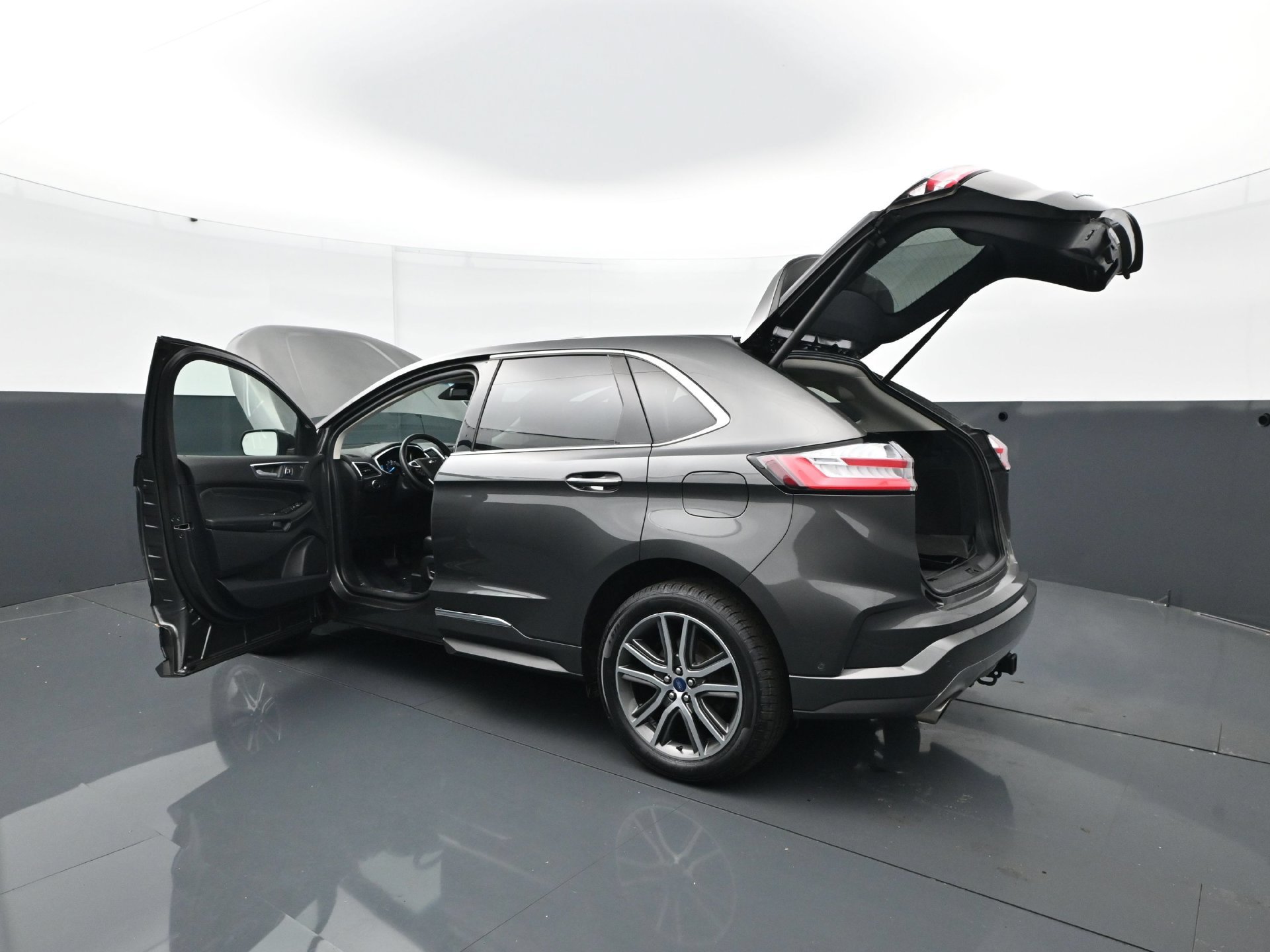 Used 2019 Ford Edge Titanium w/ Equipment Group 301A AWD/4WD image 30