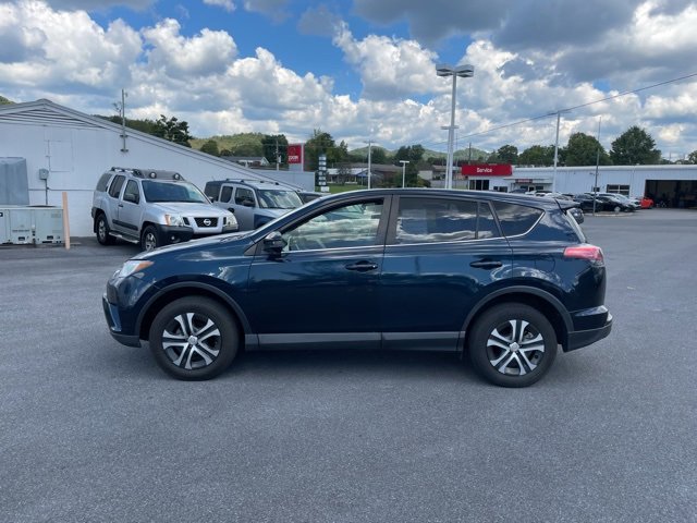 Used 2018 Toyota RAV4 LE image 5