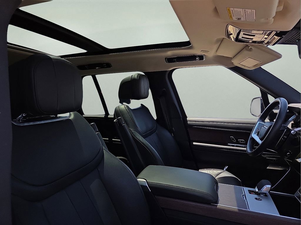 Used 2024 Land Rover Range Rover SE image 13