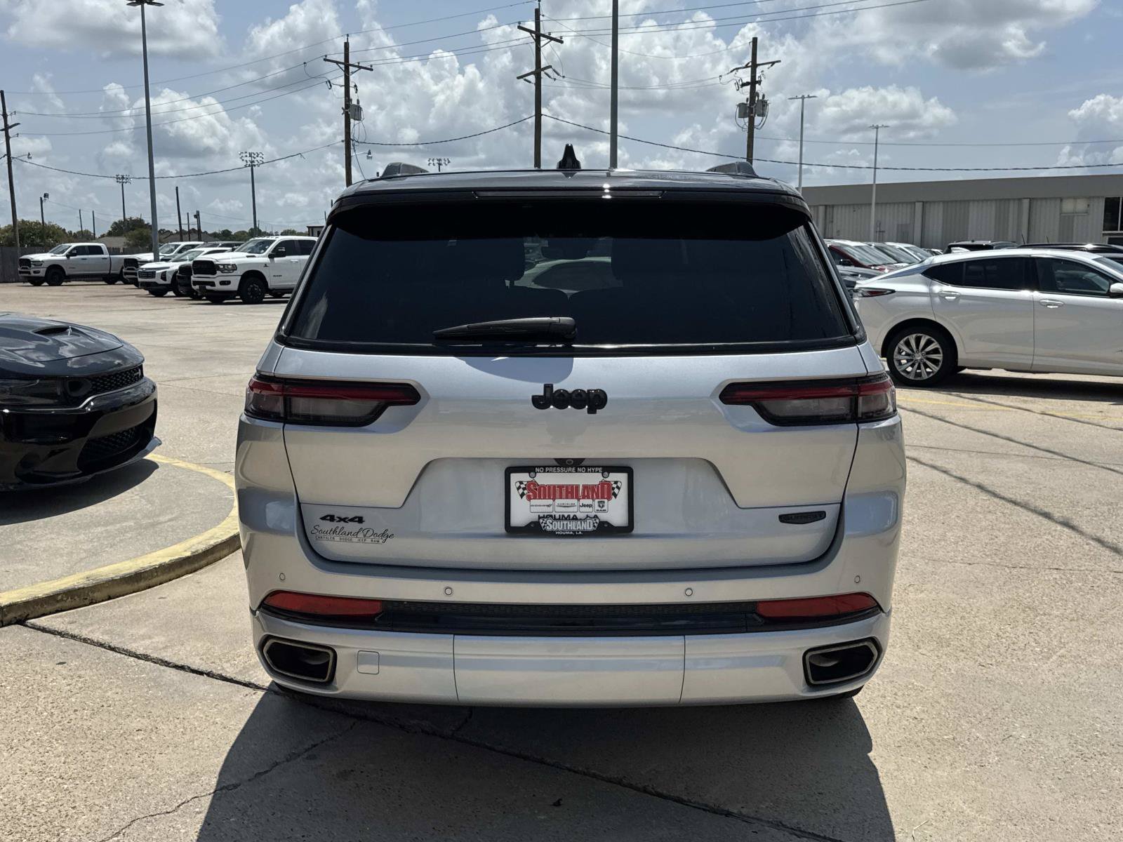 Used 2025 Jeep Grand Cherokee L Summit w/ Obsidian Package AWD/4WD image 6