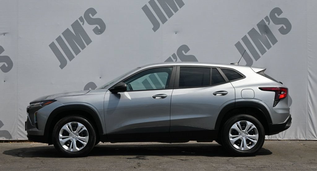 Used 2024 Chevrolet Trax LS w/ Driver Confidence Package FWD image 6