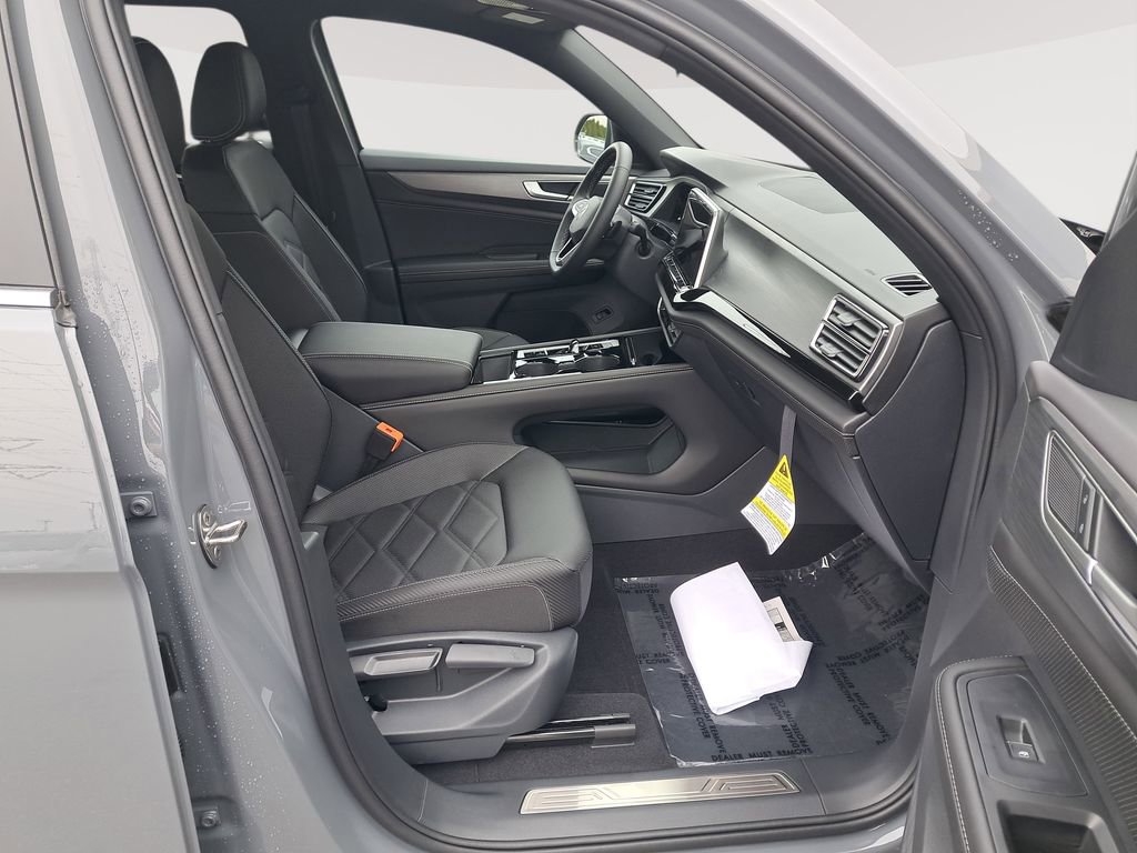 New 2025 Volkswagen Atlas Cross Sport SE image 18
