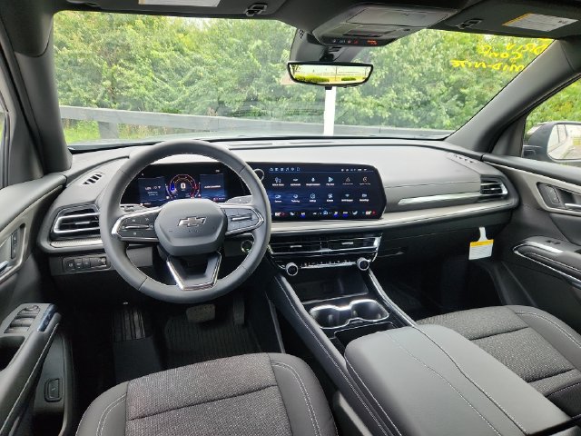 New 2027 Chevrolet Traverse LT w/ Midnight/Sport Edition FWD image 21