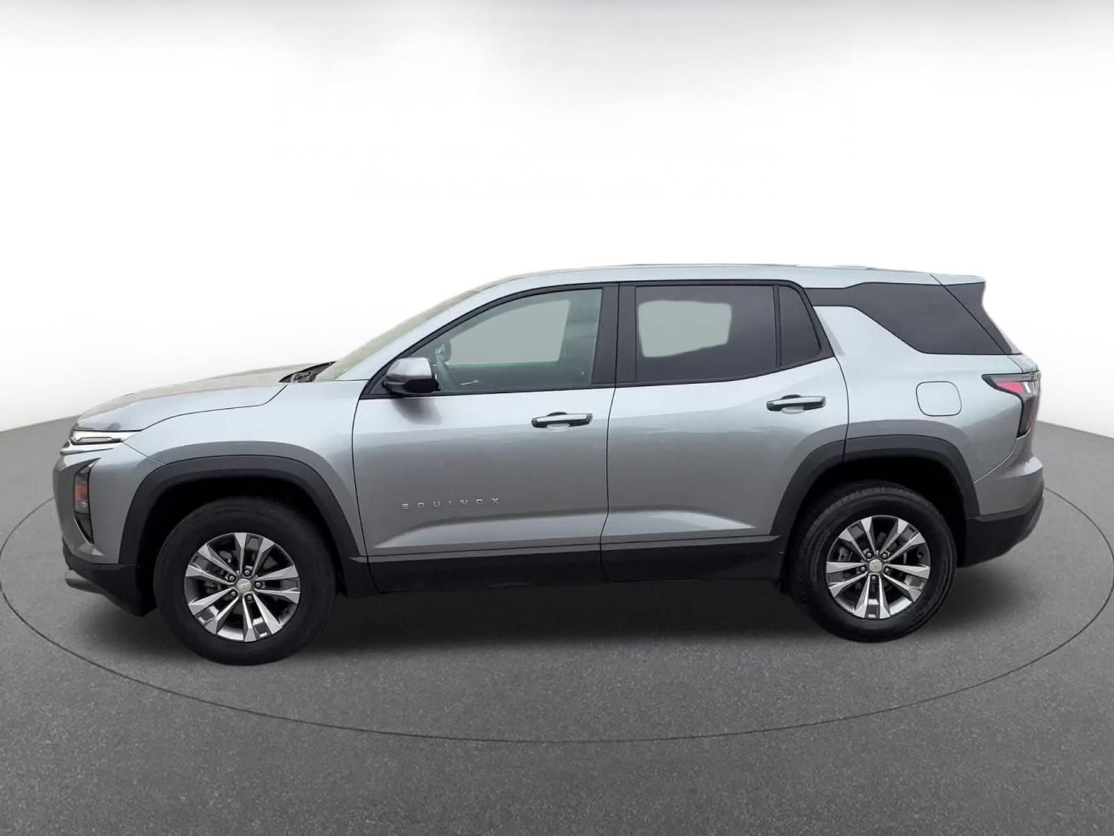 Used 2025 Chevrolet Equinox LT FWD image 9