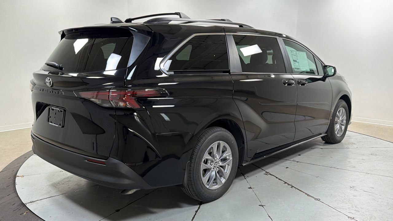New 2026 Toyota Sienna LE image 5
