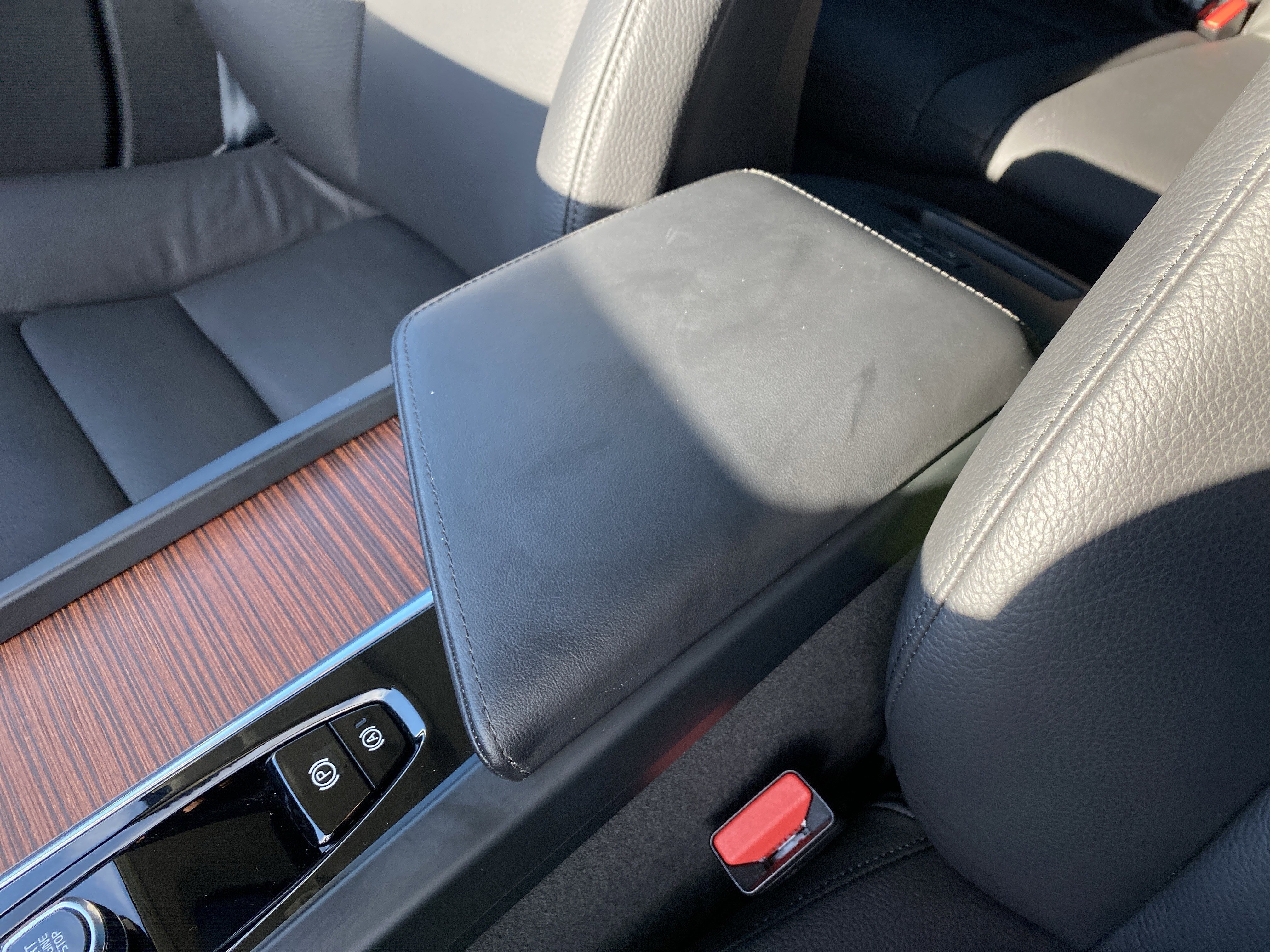 Used 2025 Volvo V60 B5 Cross Country Plus image 36