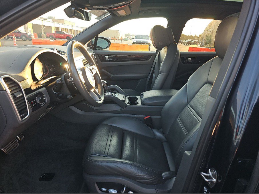 Used 2020 Porsche Cayenne S w/ Premium Package AWD/4WD image 8
