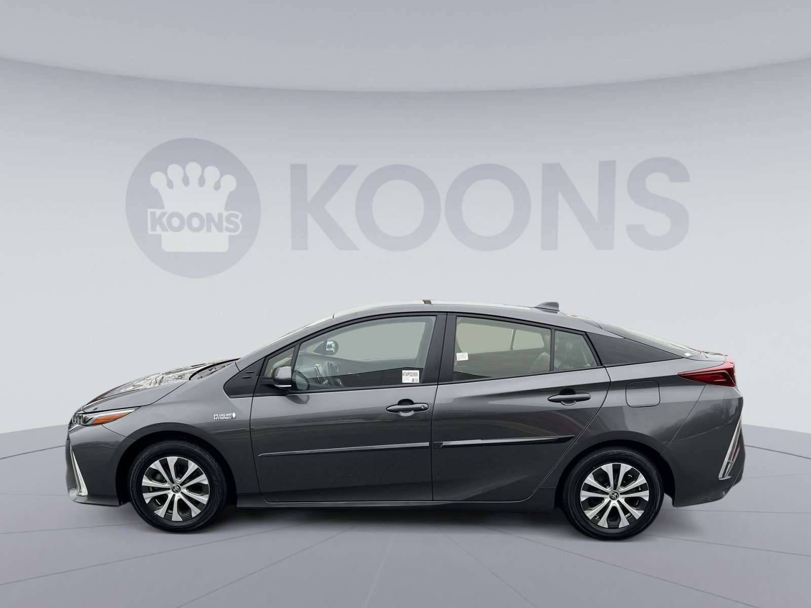 Used 2022 Toyota Prius Prime XLE image 2