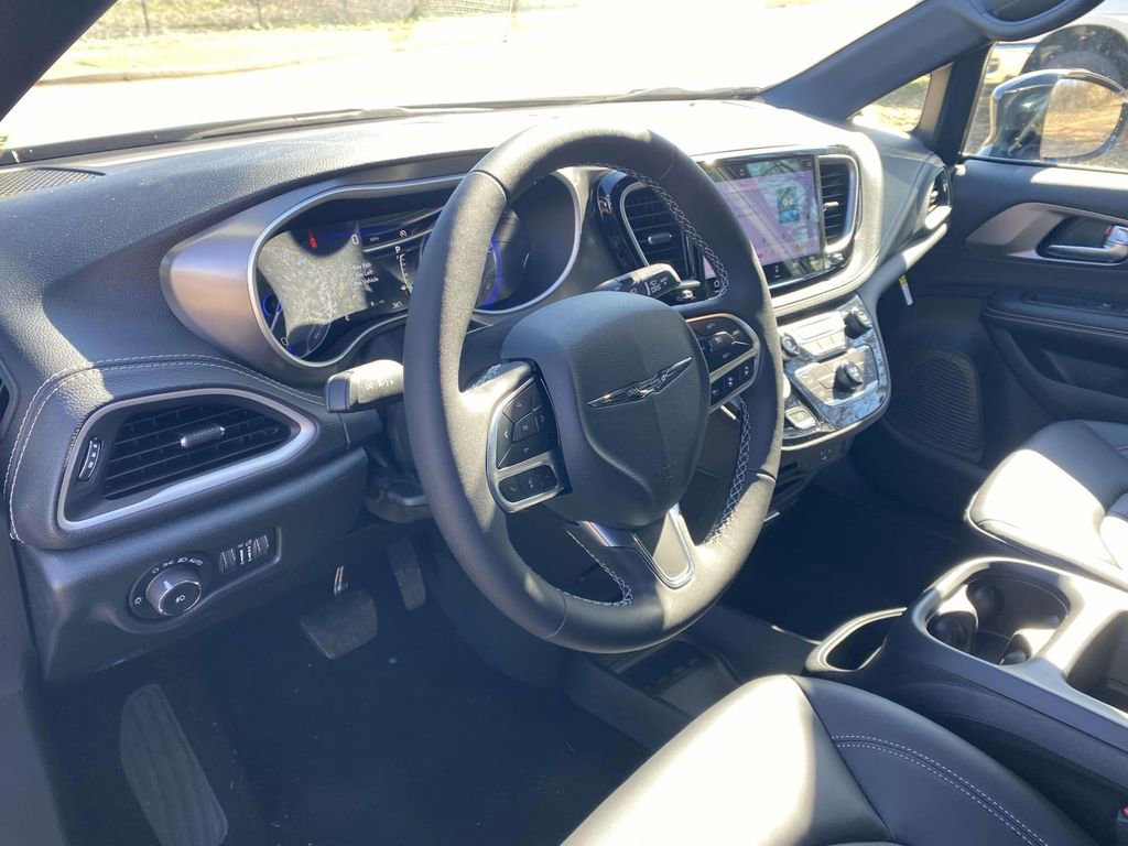 New 2026 Chrysler Pacifica Select image 15