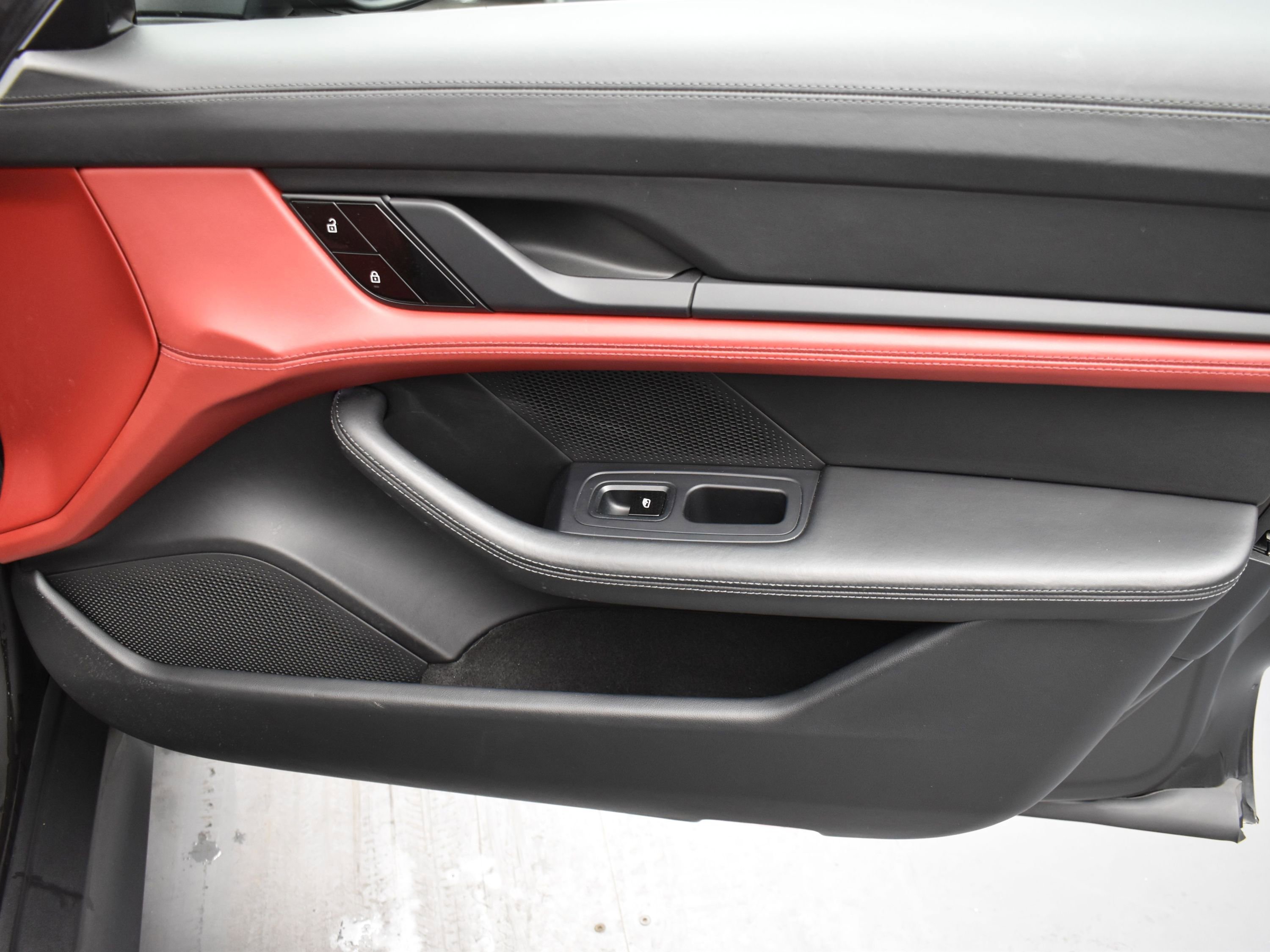 Used 2020 Porsche Taycan 4S image 12