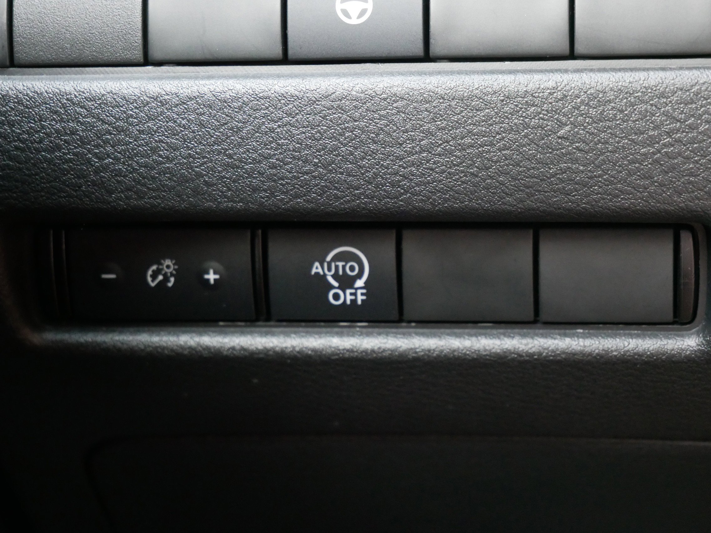 Used 2023 Nissan Rogue SV image 16