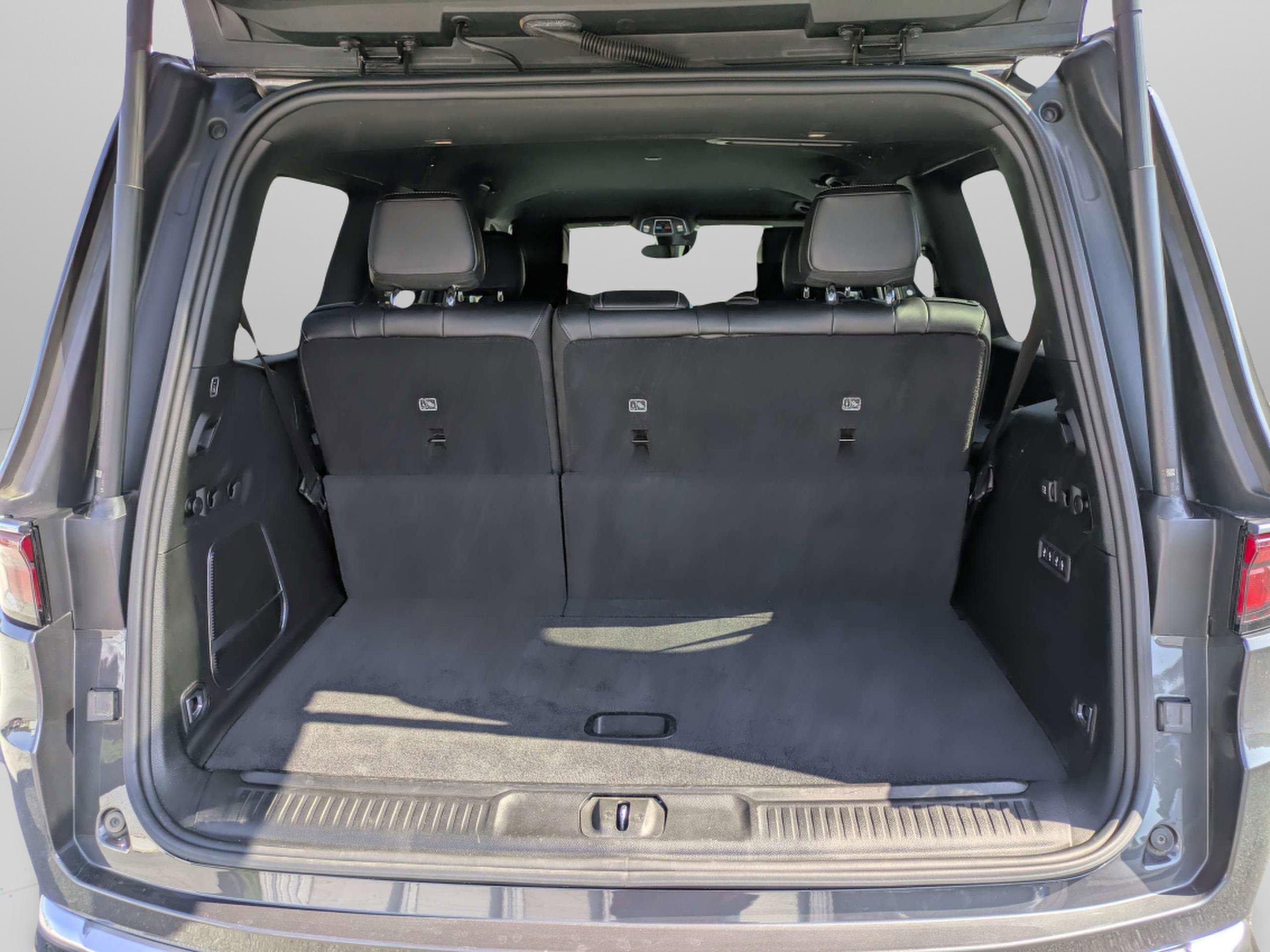 Used 2022 Jeep Wagoneer Series III w/ Rear Seat Video Group 1 AWD/4WD image 9