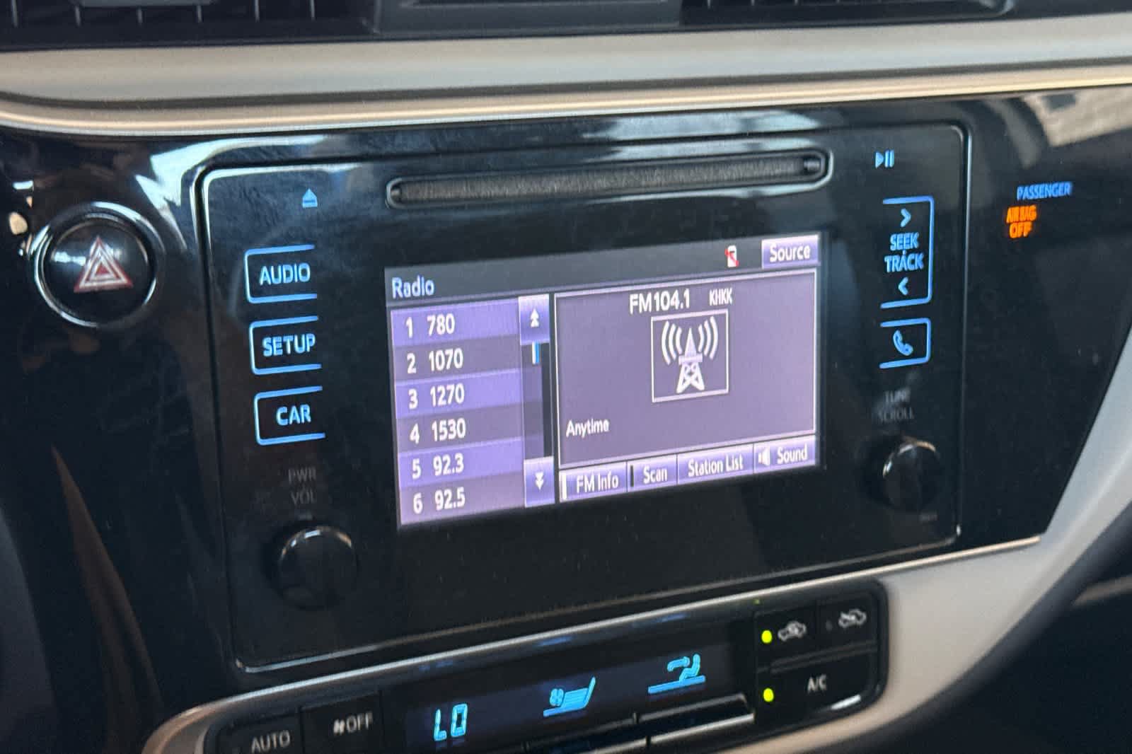 Used 2018 Toyota Corolla LE FWD image 18