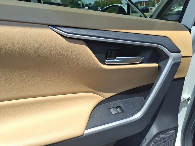 Used 2020 Toyota RAV4 XLE w/ Convenience Package FWD image 6