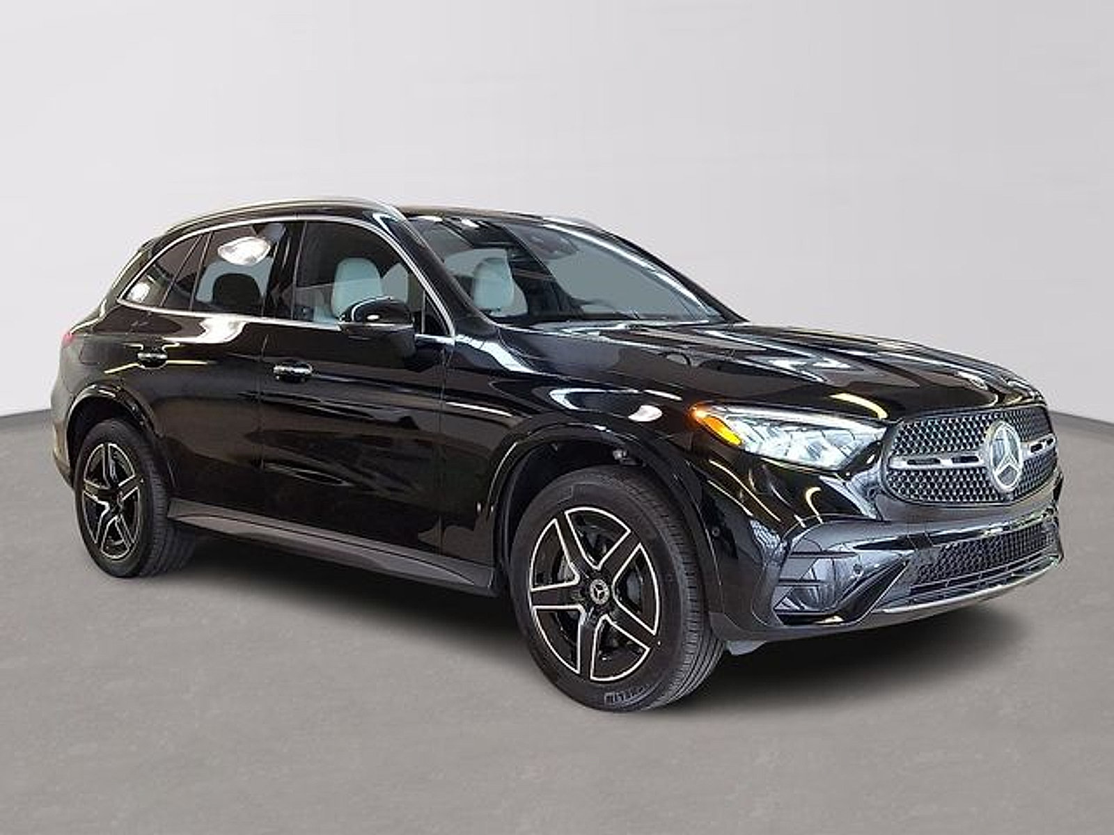 Used 2026 Mercedes-Benz GLC 300 4MATIC image 3