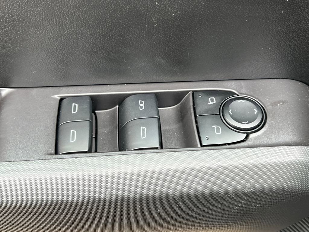 New 2024 GMC Canyon Elevation w/ Convenience Package image 14