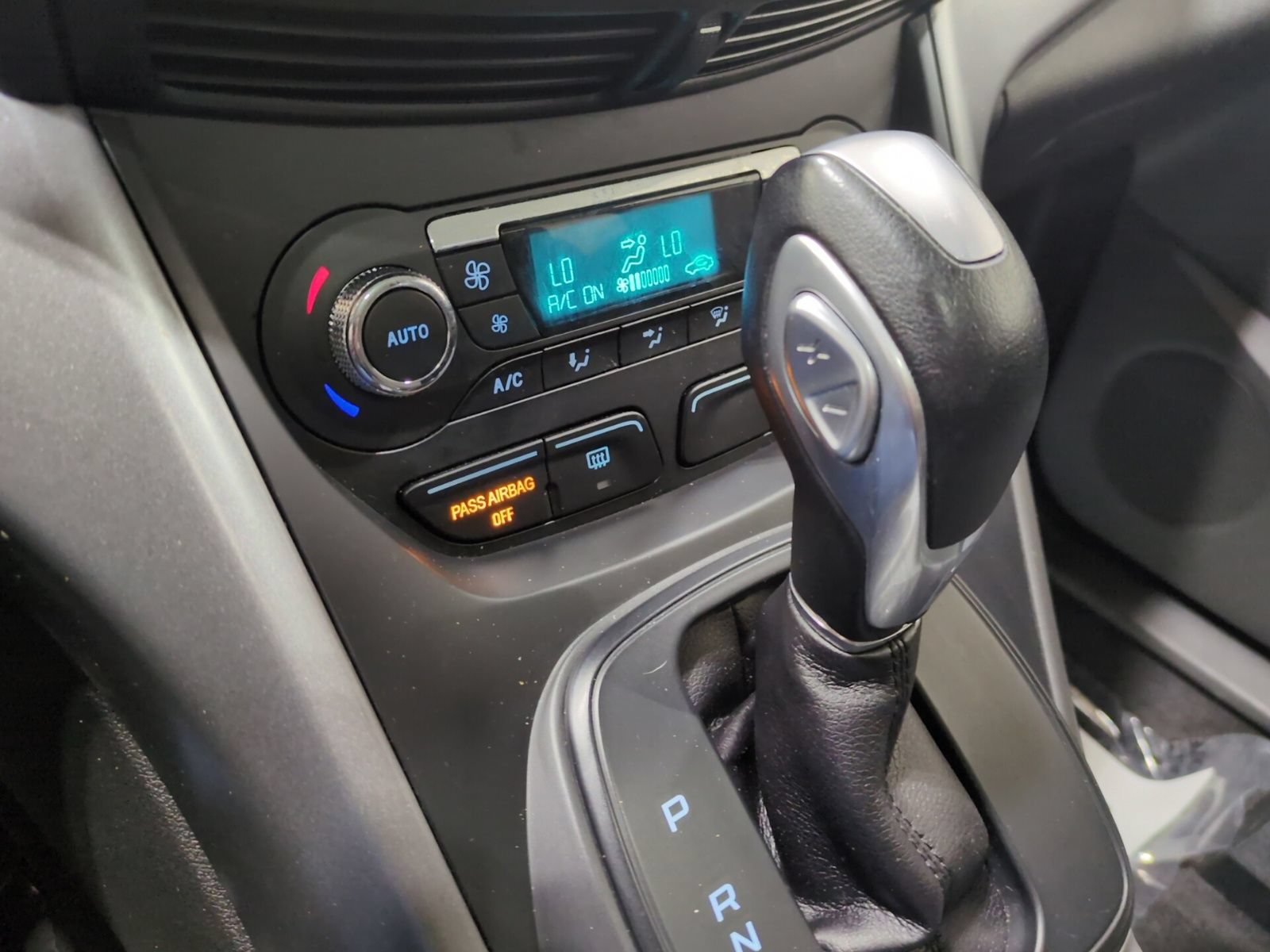 Used 2015 Ford Escape SE w/ Equipment Group 201A FWD image 24