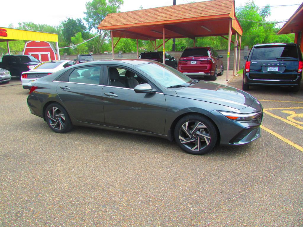 Used 2024 Hyundai Elantra SEL w/ Convenience Package image 4