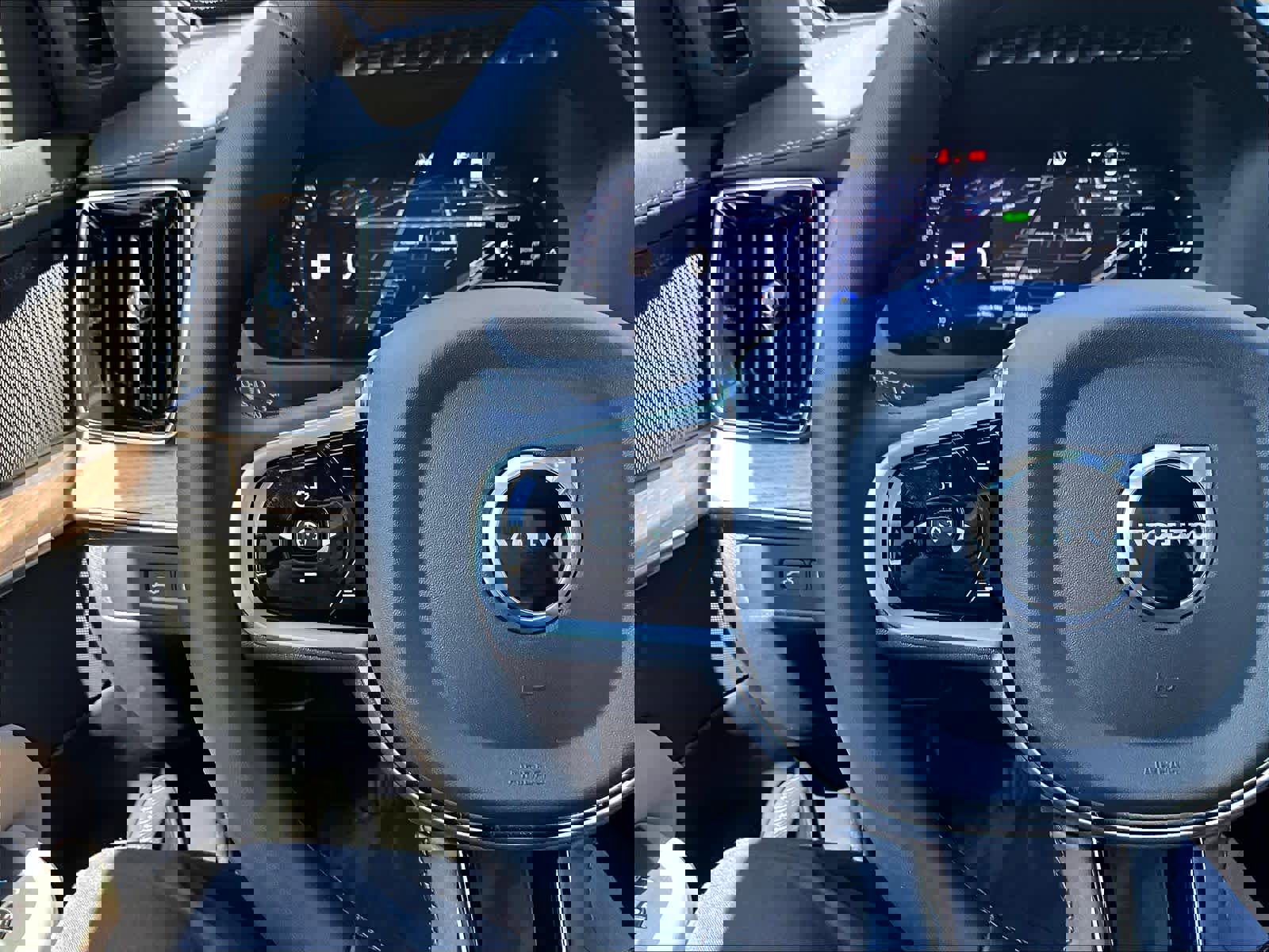 Used 2026 Volvo XC90 T8 Plus w/ Protection Package Premier image 20