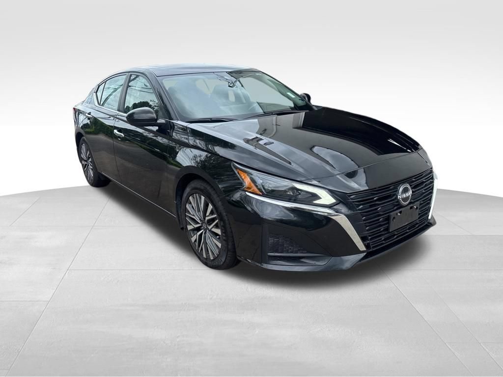 Used 2024 Nissan Altima 2.5 SV w/ SV Premium Package FWD image 9