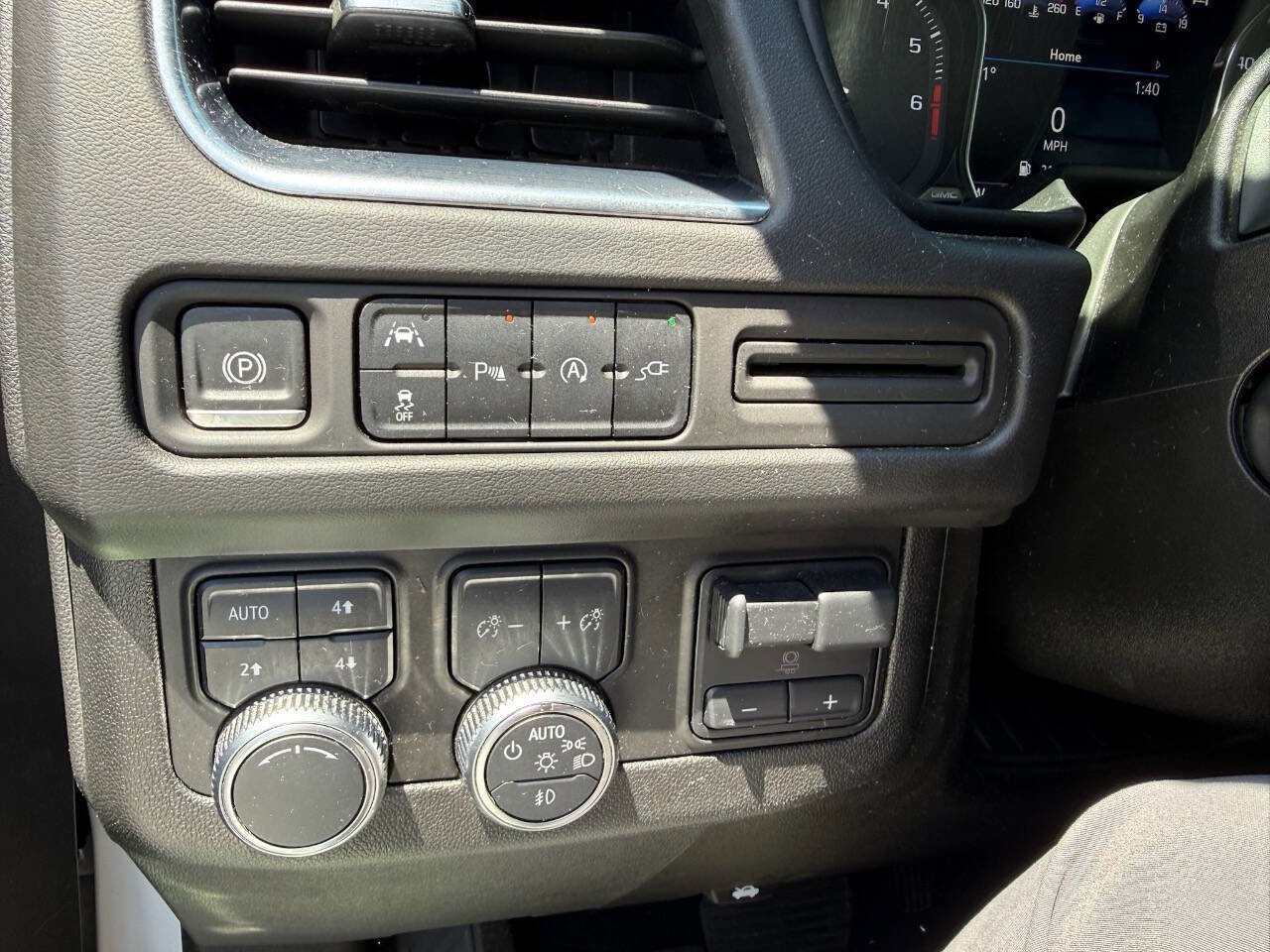 Used 2021 GMC Yukon SLT w/ SLT Luxury Plus Package AWD/4WD image 22