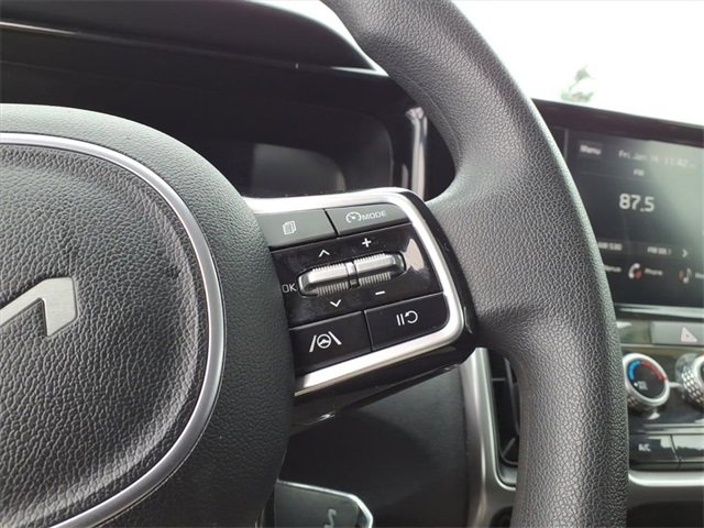 Used 2023 Kia Sorento LX image 16