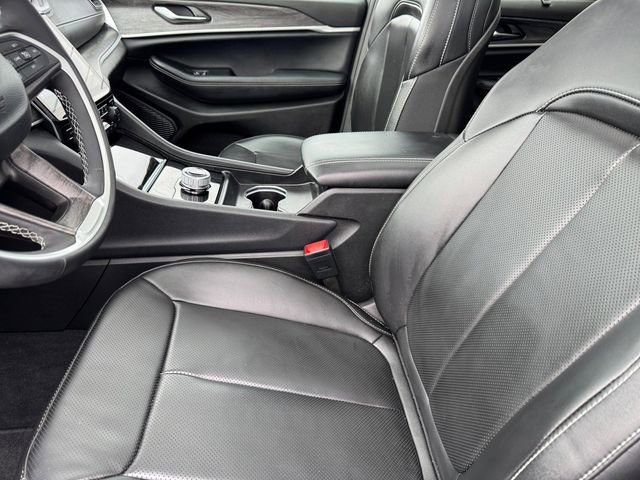 Certified 2025 Jeep Grand Cherokee Limited w/ Luxury Tech Group II image 12