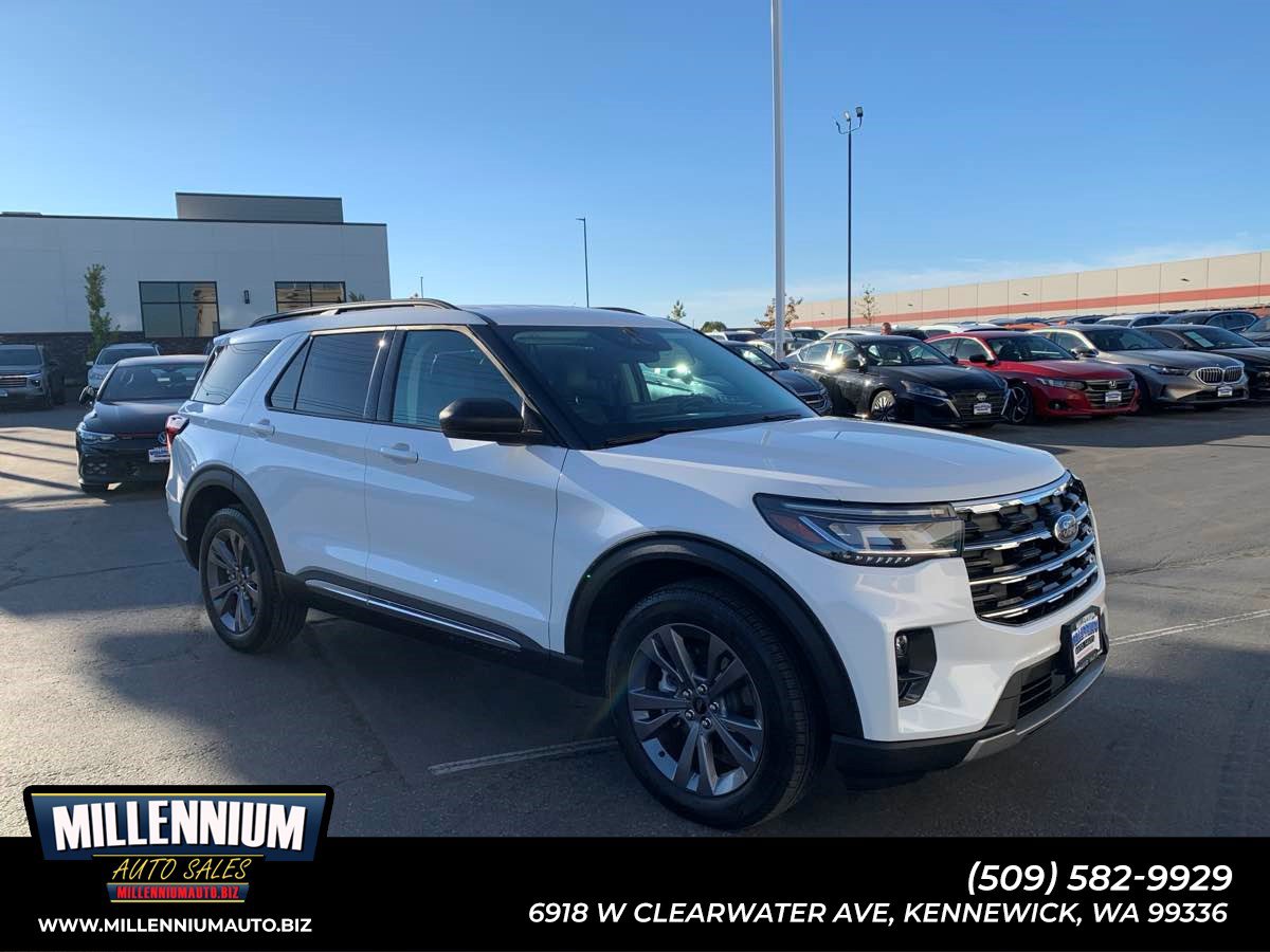 Used 2025 Ford Explorer Active w/ Active Comfort Package AWD/4WD image 1
