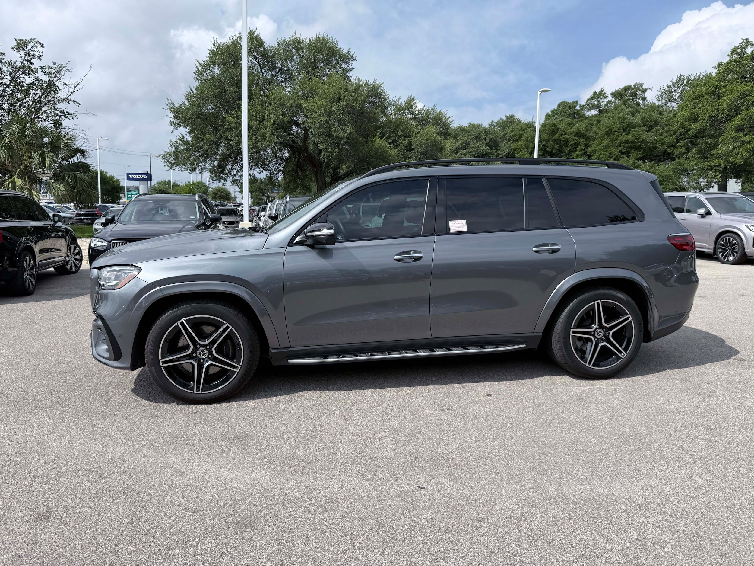 Used 2025 Mercedes-Benz GLS 450 4MATIC image 3
