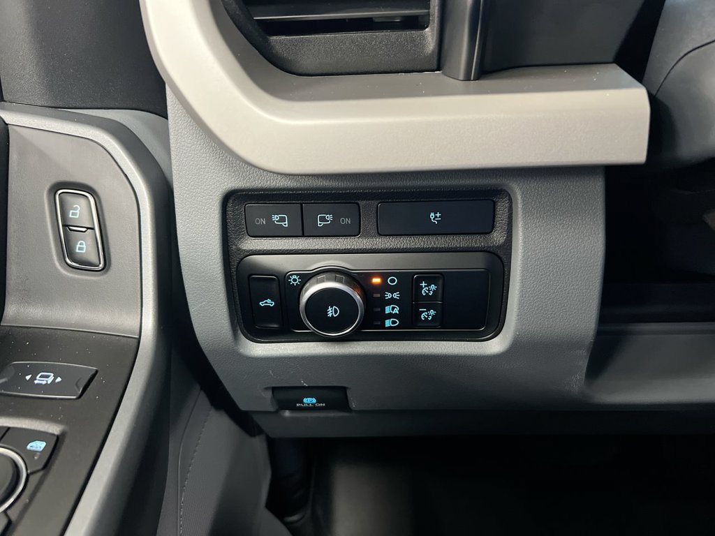 Used 2024 Ford F350 XLT w/ 360-Degree Camera Package AWD/4WD image 17