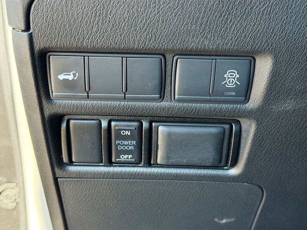 Used 2020 Nissan Armada SL image 35