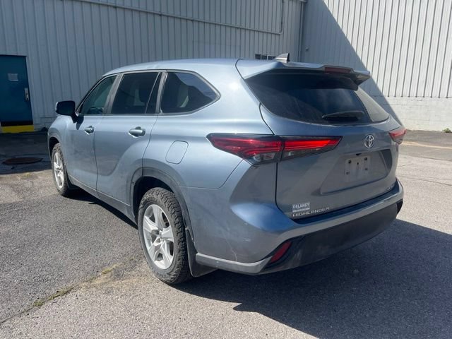 Used 2023 Toyota Highlander LE AWD/4WD image 8