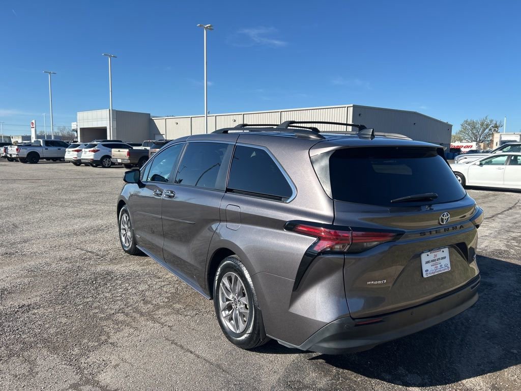Used 2021 Toyota Sienna XLE image 8