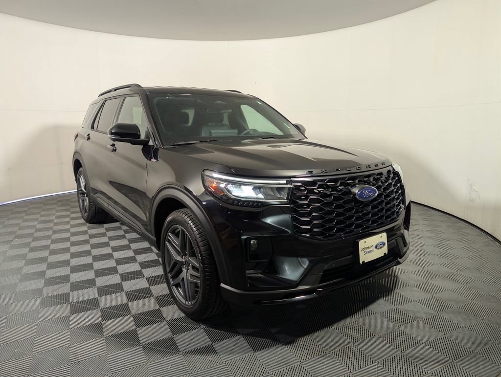 Certified 2025 Ford Explorer ST-Line w/ ST-Line Street Pack image 1