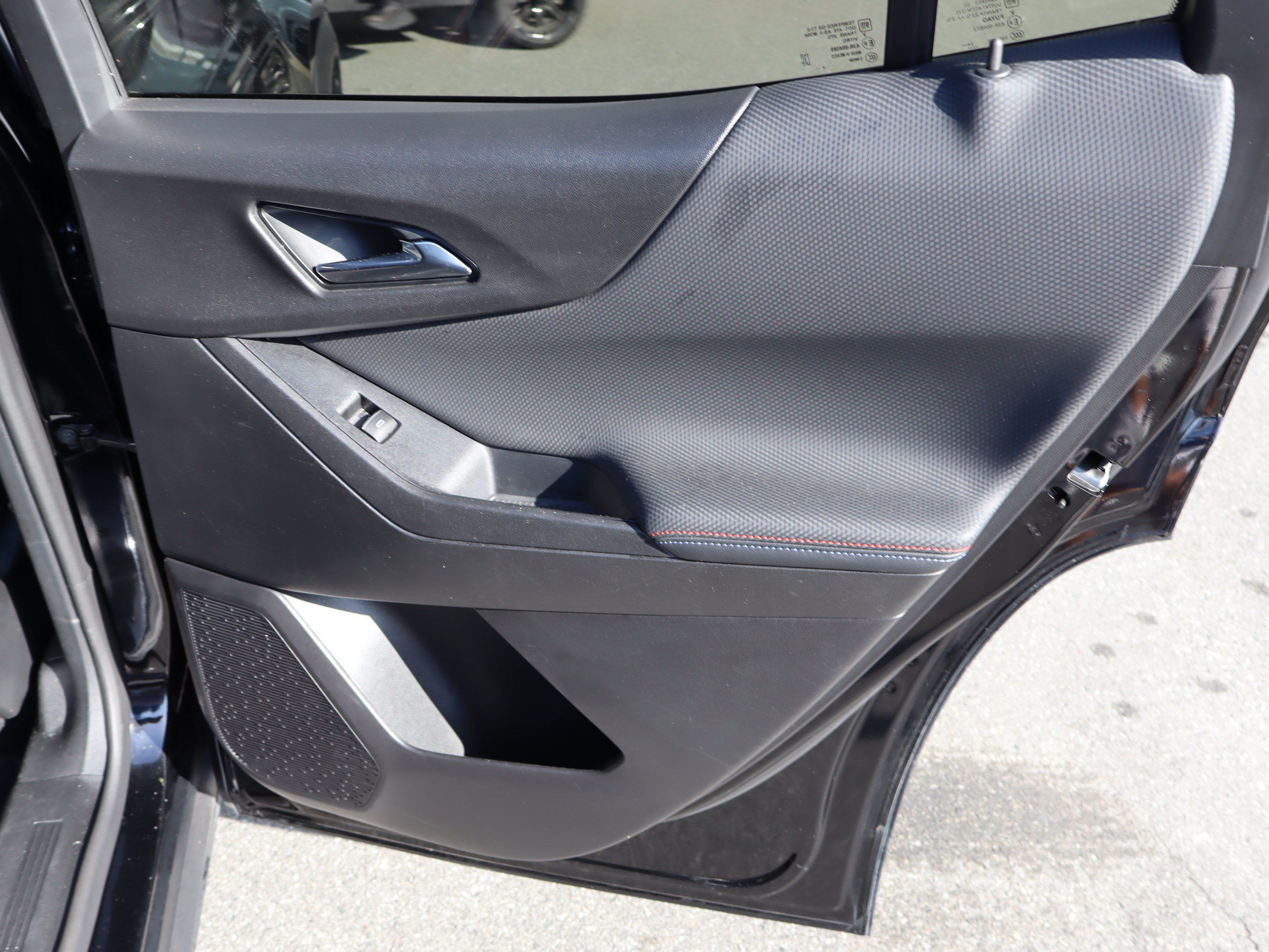Used 2025 Chevrolet Equinox RS w/ Convenience Package III FWD image 35