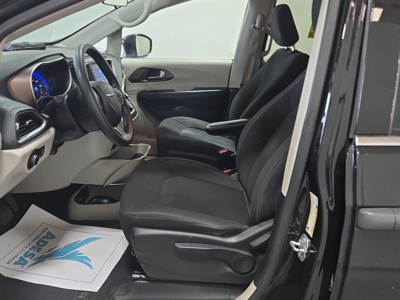 Used 2021 Chrysler Voyager L image 6