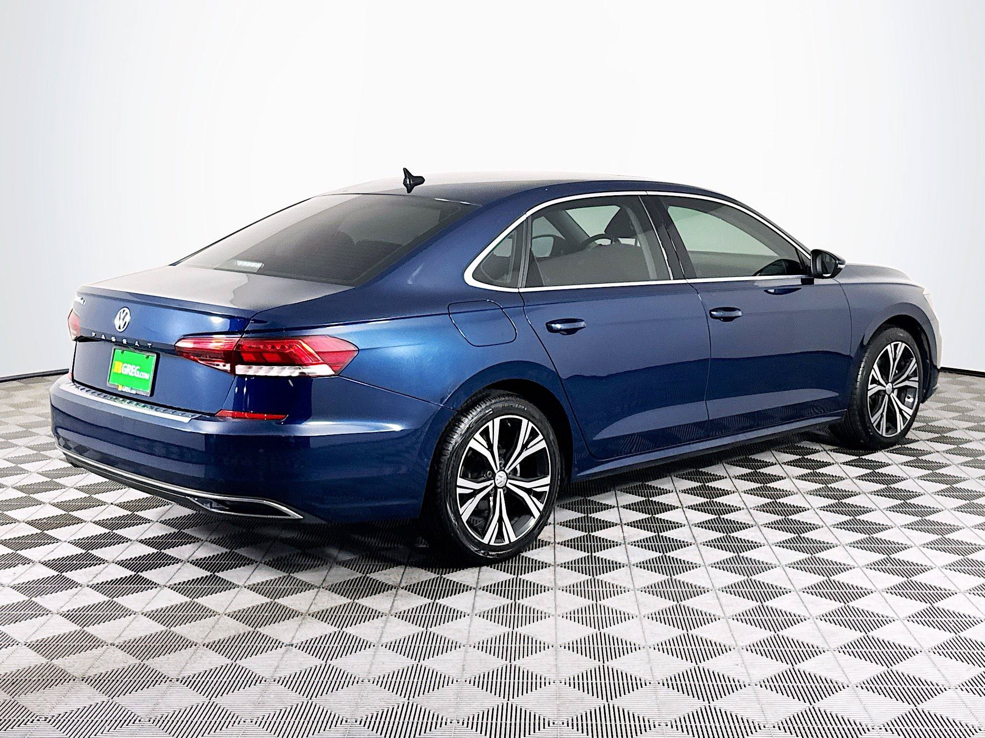 Used 2022 Volkswagen Passat 2.0T SE FWD image 8