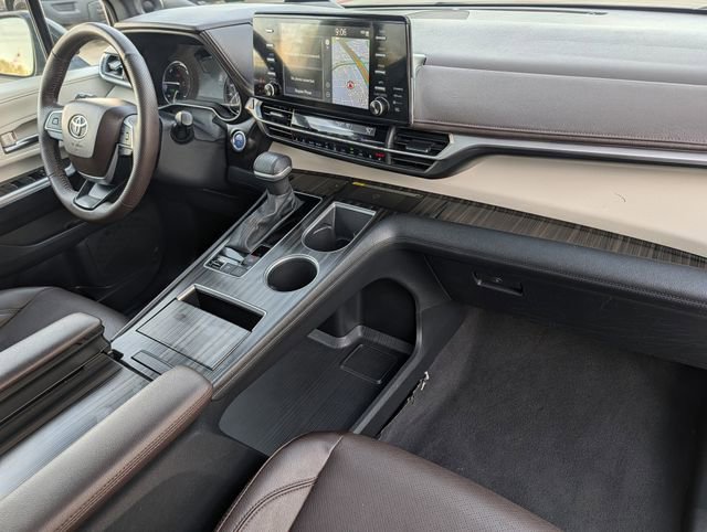 Used 2023 Toyota Sienna Platinum image 36