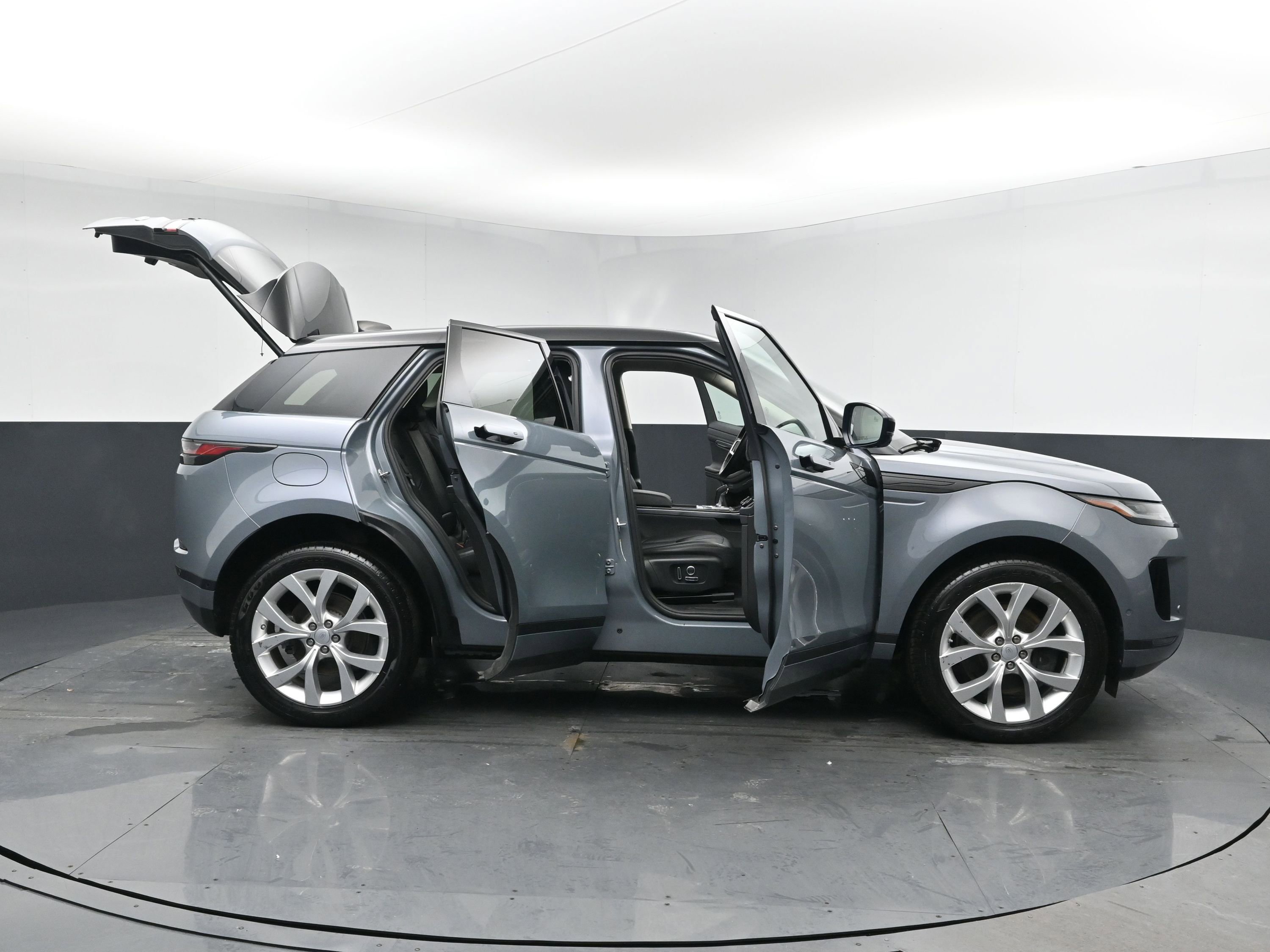 Used 2021 Land Rover Range Rover Evoque SE image 28
