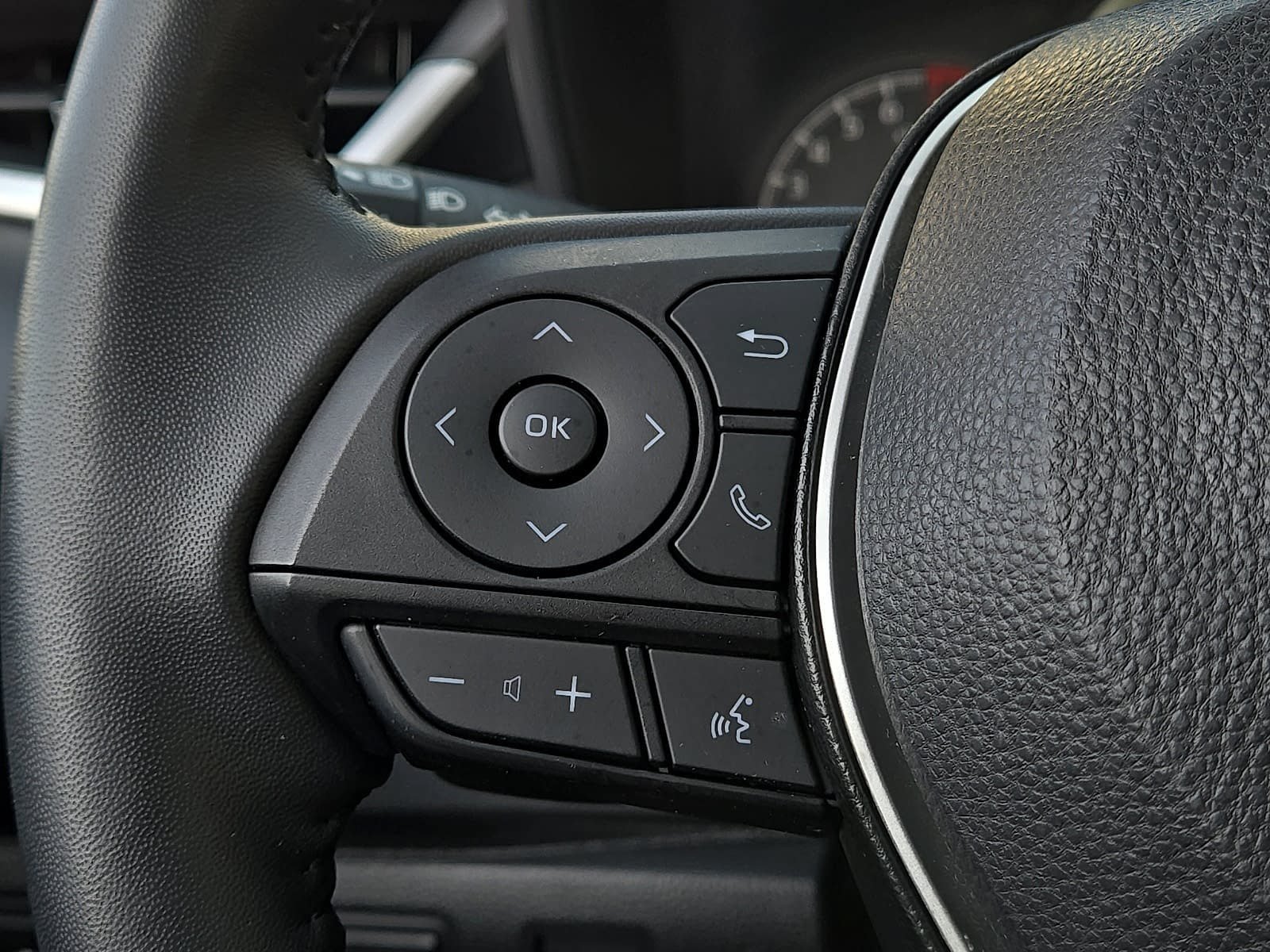 Used 2022 Toyota Corolla SE FWD image 18
