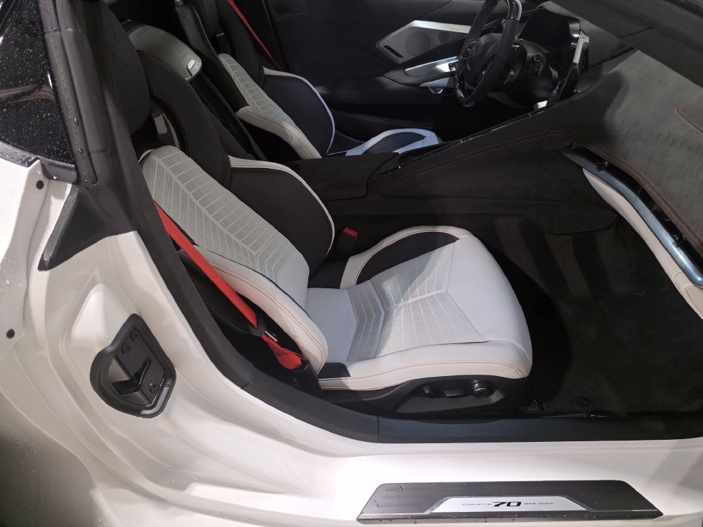 Used 2023 Chevrolet Corvette Z06 RWD image 8