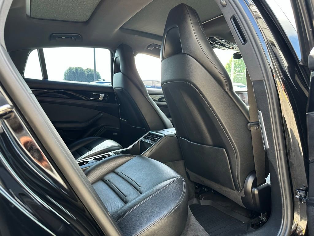 Used 2019 Porsche Panamera image 32