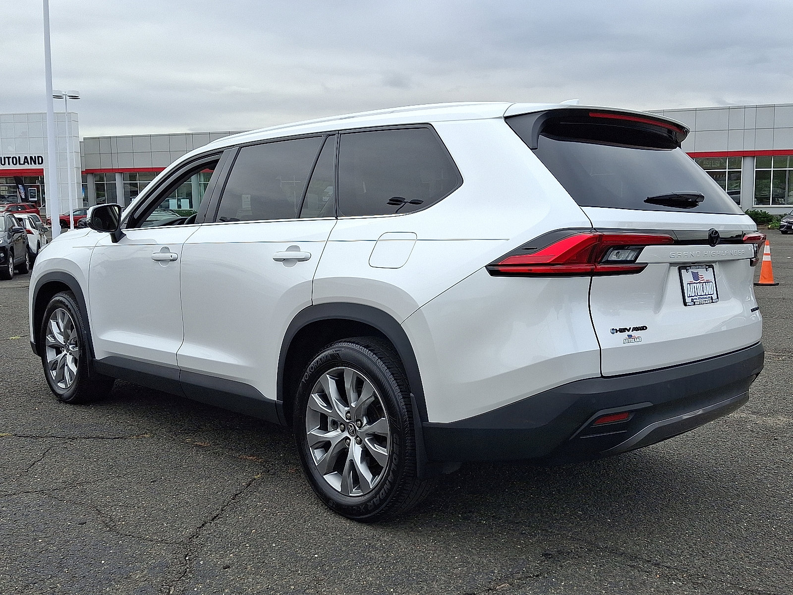 Used 2024 Toyota Grand Highlander XLE image 5