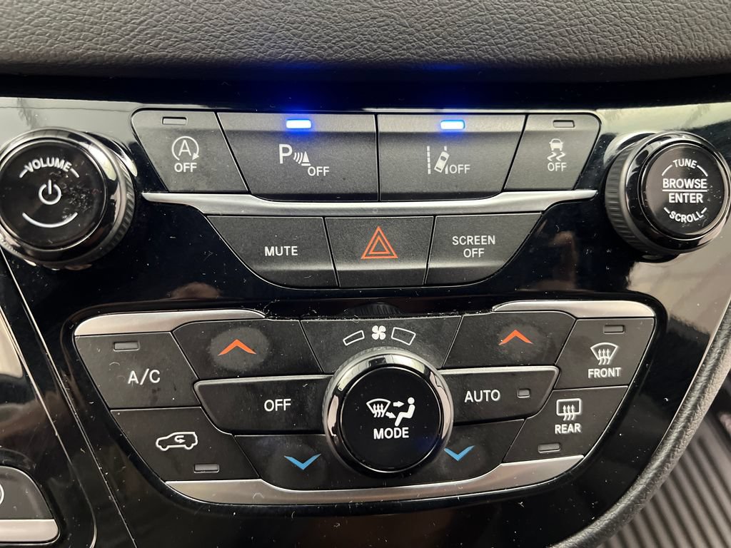 Used 2025 Chrysler Pacifica Select FWD image 59