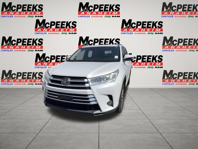 Used 2017 Toyota Highlander XLE AWD/4WD image 3